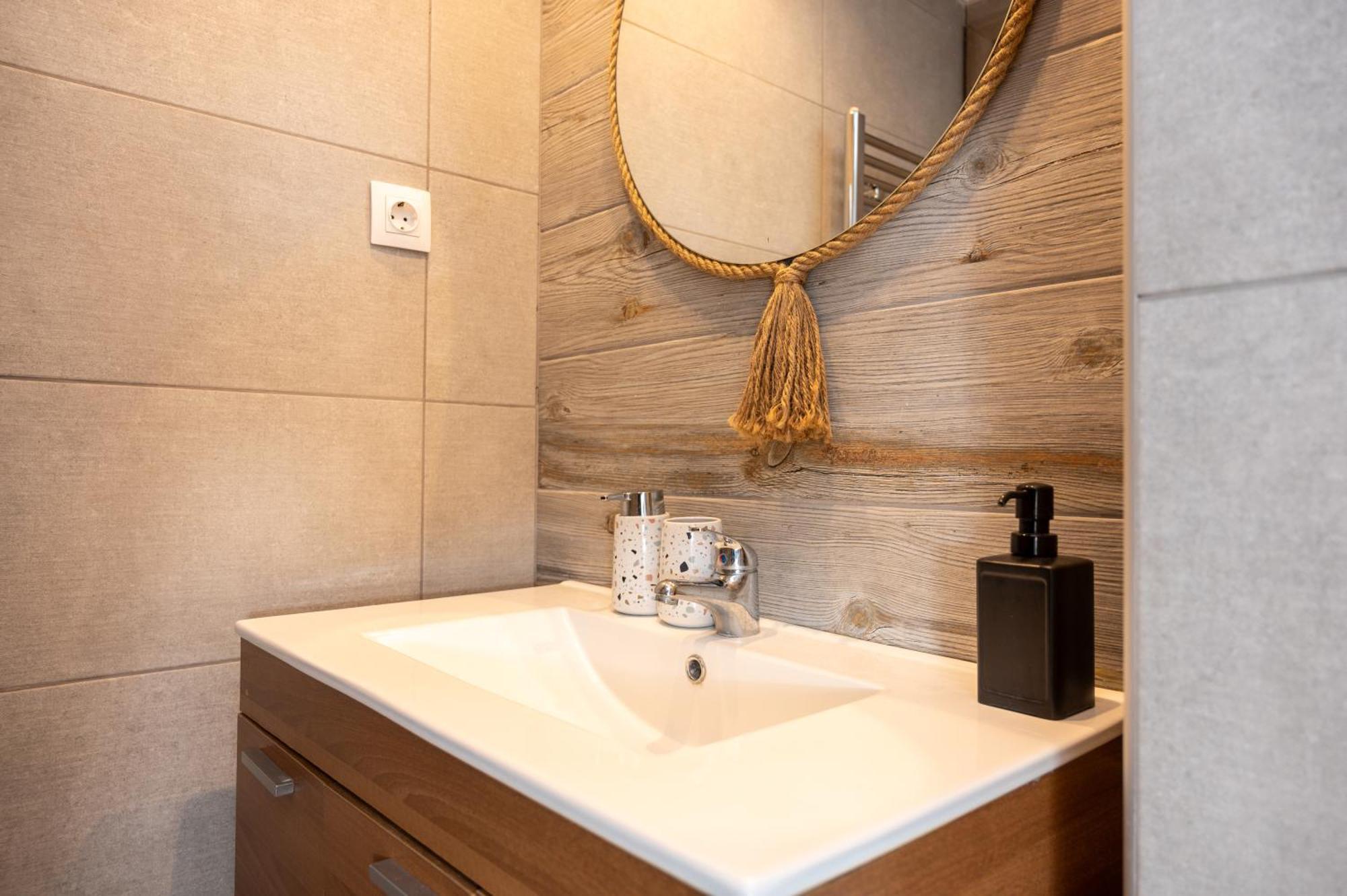 Niso Thessaloniki Hospitality Apartments מראה חיצוני תמונה